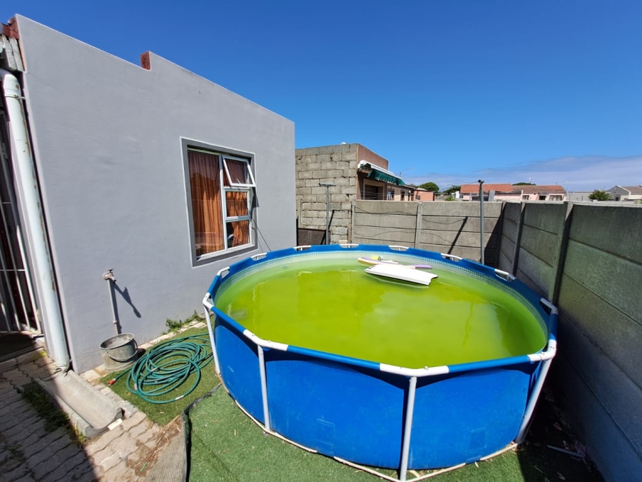 4 Bedroom Property for Sale in Silwood Heights Western Cape